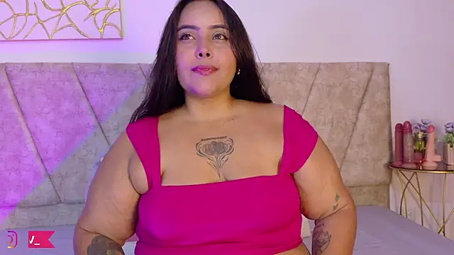 Snapshot of TinaCurv chatting on 10/29/25, 07:59 TinaCurv online show from 10/29/25, 07:59