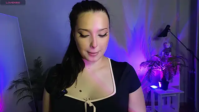 Snapshot of Lucy_louras chatting on 10/15/25, 11:54 Lucy louras online show from 10/15/25, 11:54