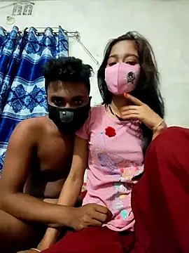 Snapshot of maya-Couple19 chatting on 10/01/25, 06:47 maya-Couple19 online show from 10/01/25, 06:47