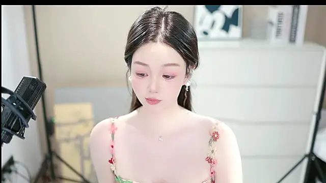 abbyli12 online show from 11/12/25, 03:23