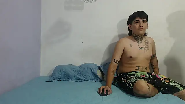 onixandghosty1 online show from 12/18/25, 07:09