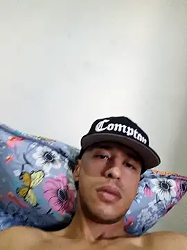 Santi2323xxX online show from 05/04/26, 11:01