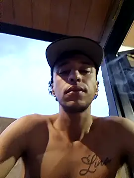 Santi2323xxX online show from 05/05/26, 11:24
