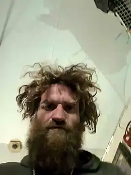 bearded cross online show from 12/17/25, 02:23