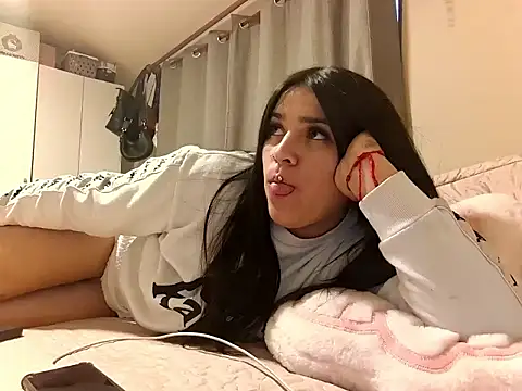 Snapshot of Denisutra777 chatting on 04/05/26, 10:40 Denisutra777 online show from 04/05/26, 10:40