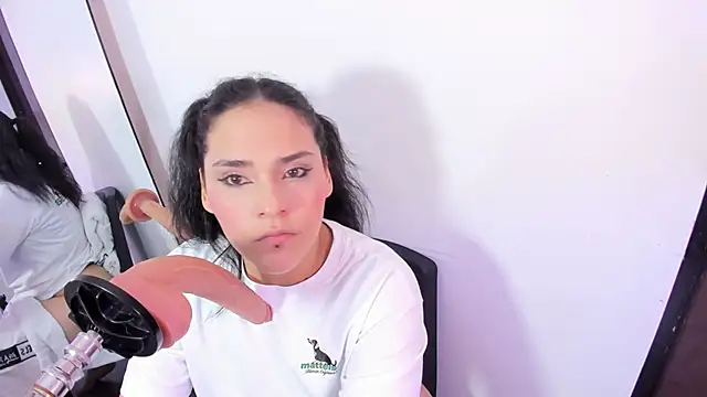 TIFFANY GLOW   online show from 01/10/26, 03:41