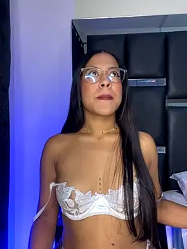 Snapshot of Kendra_C chatting on 10/23/25, 01:05 Kendra C online show from 10/23/25, 01:05