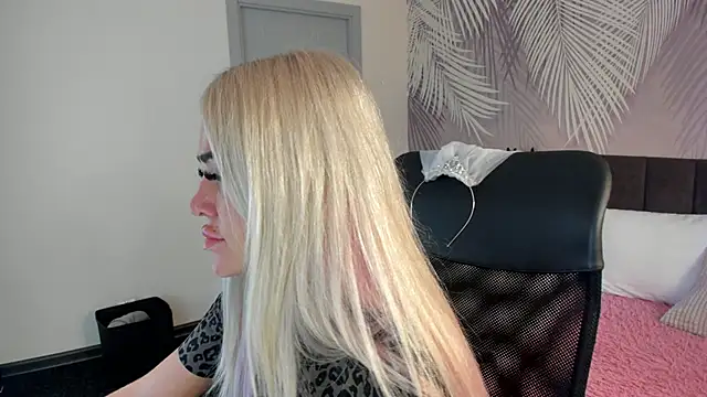 Kira Key online show from 09/28/25, 09:14