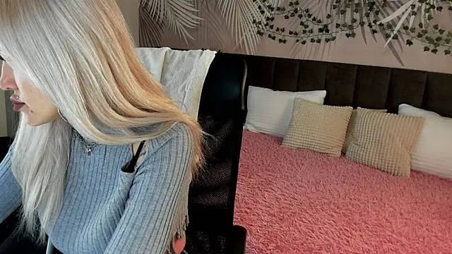 Kira Key online show from 10/31/25, 02:01