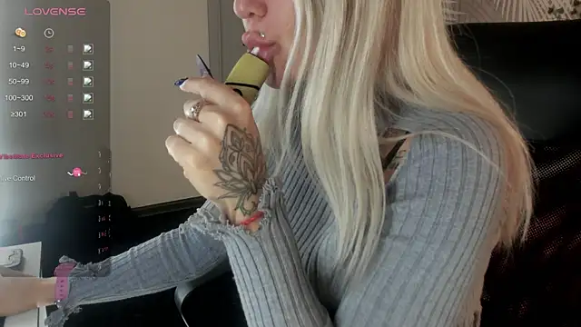 Kira Key online show from 11/18/25, 01:55