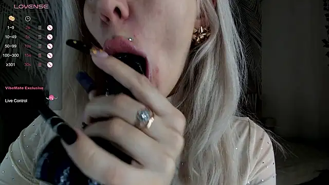 Kira Key online show from 03/10/26, 01:54