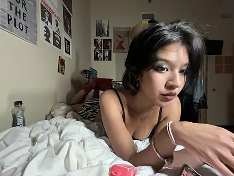 petitelatinateen online show from 04/03/26, 03:59