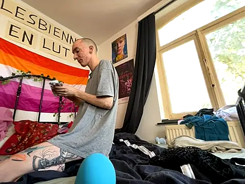 Snapshot of Styxlust chatting on 09/09/25, 01:21 Styxlust online show from 09/09/25, 01:21