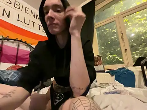 Snapshot of Styxlust chatting on 09/15/25, 06:41 Styxlust online show from 09/15/25, 06:41