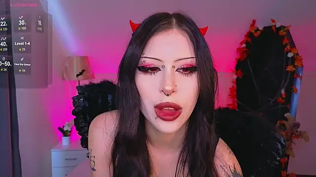 venomeowww   online show from 10/25/25, 03:47