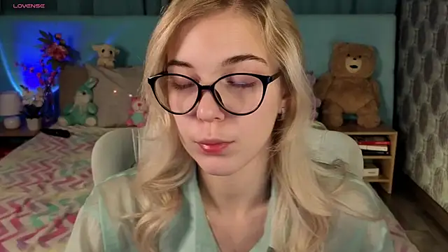 Aurora Bennet online show from 11/17/25, 12:38