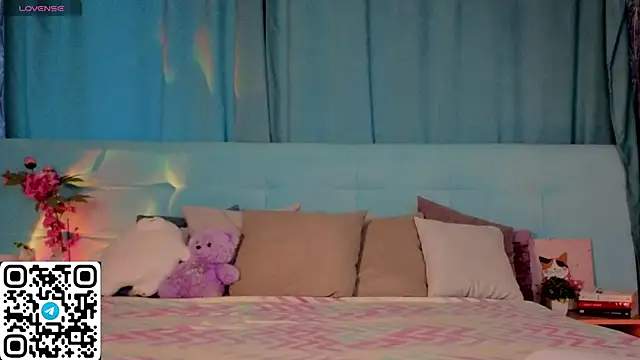 Aurora Bennet online show from 04/14/26, 01:00