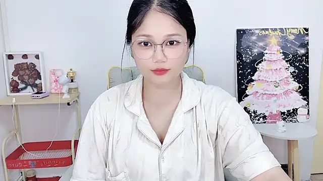 Snapshot of Dec-7758 chatting on 06/20/26, 01:47 Dec-7758 online show from 06/20/26, 01:47