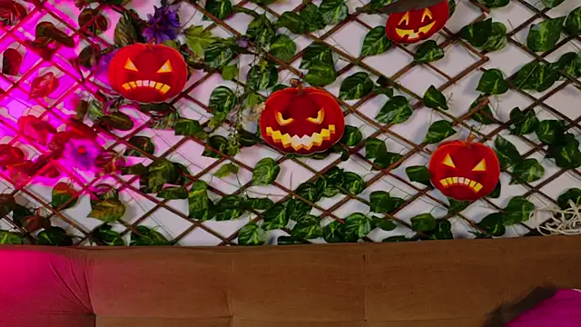 kloe bella online show from 10/14/25, 01:23