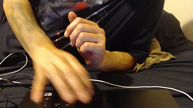 idiotpig66 online show from 03/22/26, 07:23