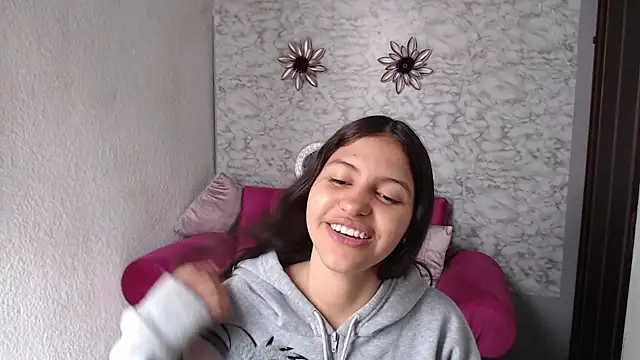 Evagirl69 online show from 04/17/26, 12:30