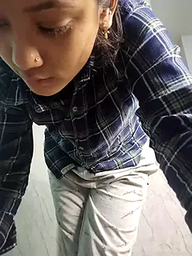 Snapshot of Nisha_cam12 chatting on 11/12/25, 04:40 Nisha cam12 online show from 11/12/25, 04:40