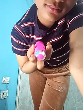 Snapshot of Nisha_cam12 chatting on 11/17/25, 06:46 Nisha cam12 online show from 11/17/25, 06:46