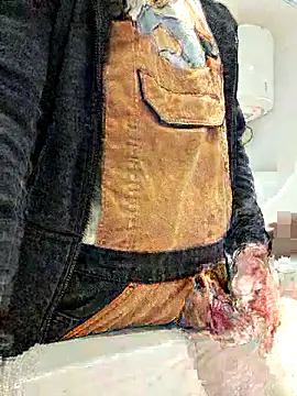 Snapshot of dav850 chatting on 10/06/25, 08:12 dav850 online show from 10/06/25, 08:12