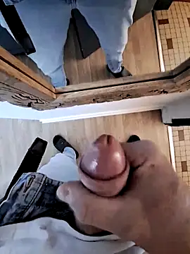 Snapshot of dav850 chatting on 10/15/25, 10:04 dav850 online show from 10/15/25, 10:04