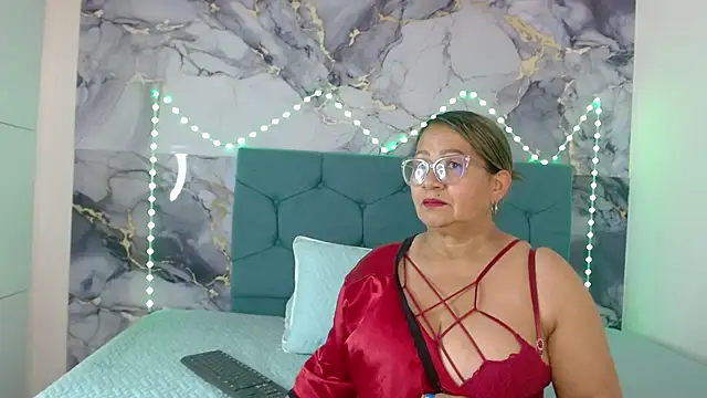 Snapshot of Vickysweeeettt chatting on 09/16/25, 08:10 Vickysweeeettt online show from 09/16/25, 08:10