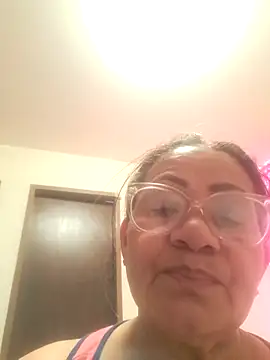 Snapshot of Vickysweeeettt chatting on 12/17/25, 02:45 Vickysweeeettt online show from 12/17/25, 02:45