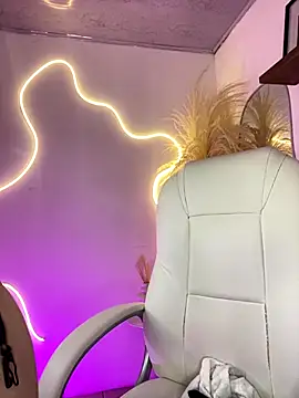 Zoe Serrat online show from 09/19/25, 12:39