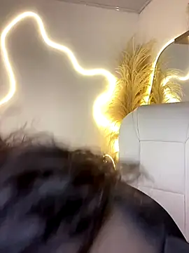 Zoe Serrat online show from 10/22/25, 12:38