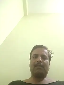 Snapshot of vardh033 chatting on 09/20/25, 05:03 vardh033 online show from 09/20/25, 05:03