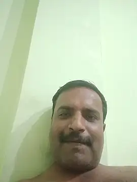 Snapshot of vardh033 chatting on 09/29/25, 12:43 vardh033 online show from 09/29/25, 12:43