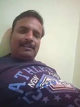 Snapshot of vardh033 chatting on 10/08/25, 05:21 vardh033 online show from 10/08/25, 05:21