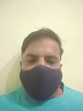 Snapshot of vardh033 chatting on 10/10/25, 05:23 vardh033 online show from 10/10/25, 05:23