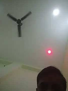 Snapshot of vardh033 chatting on 10/18/25, 06:41 vardh033 online show from 10/18/25, 06:41