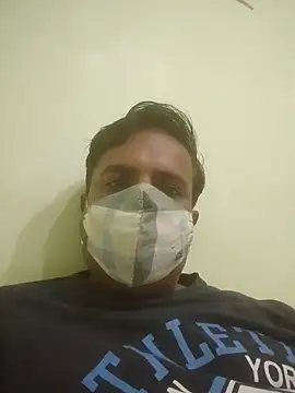 Snapshot of vardh033 chatting on 10/19/25, 03:23 vardh033 online show from 10/19/25, 03:23