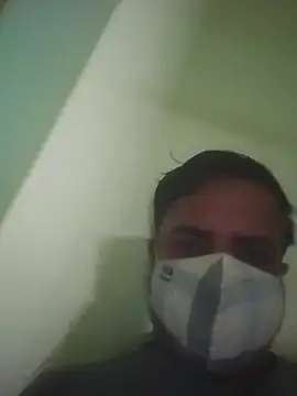 Snapshot of vardh033 chatting on 10/20/25, 06:03 vardh033 online show from 10/20/25, 06:03