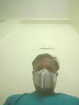 Snapshot of vardh033 chatting on 10/27/25, 05:22 vardh033 online show from 10/27/25, 05:22