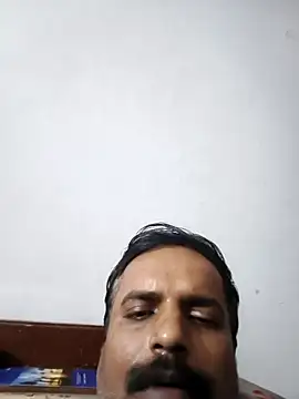 Snapshot of vardh033 chatting on 11/06/25, 04:24 vardh033 online show from 11/06/25, 04:24