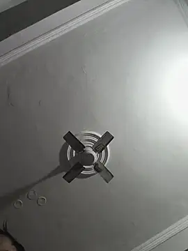 Snapshot of vardh033 chatting on 11/19/25, 08:47 vardh033 online show from 11/19/25, 08:47