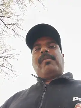 Snapshot of vardh033 chatting on 11/28/25, 08:50 vardh033 online show from 11/28/25, 08:50