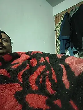 Snapshot of vardh033 chatting on 12/14/25, 07:51 vardh033 online show from 12/14/25, 07:51