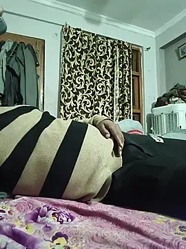 vardh033 online show from 02/18/26, 05:53