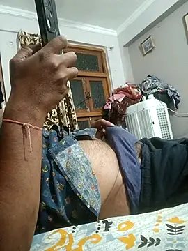 vardh033 online show from 04/15/26, 08:31