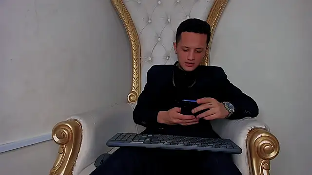 Snapshot of SkinnyZetth chatting on 10/24/25, 05:04 SkinnyZetth online show from 10/24/25, 05:04