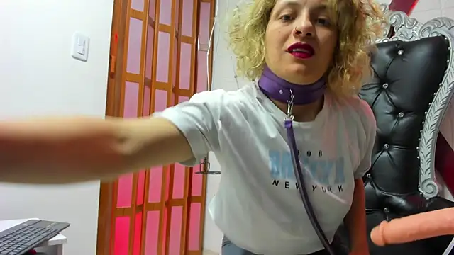 Snapshot of indigo_thc5 chatting on 11/28/25, 05:10 indigo thc5 online show from 11/28/25, 05:10