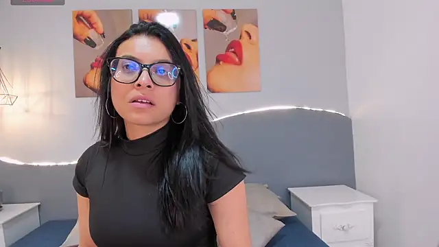 Sara mora  online show from 06/01/26, 11:45